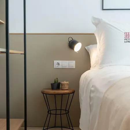 Petit Luxe Egara