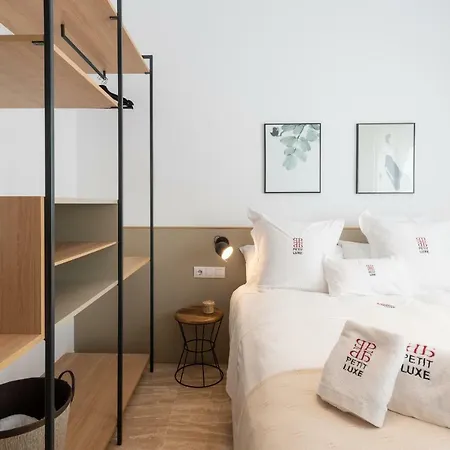 Lägenhet Petit Luxe Egara